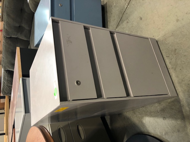 Grey Metal Steelcase Filing Cabinet with 3 Levels and Casters (304535)