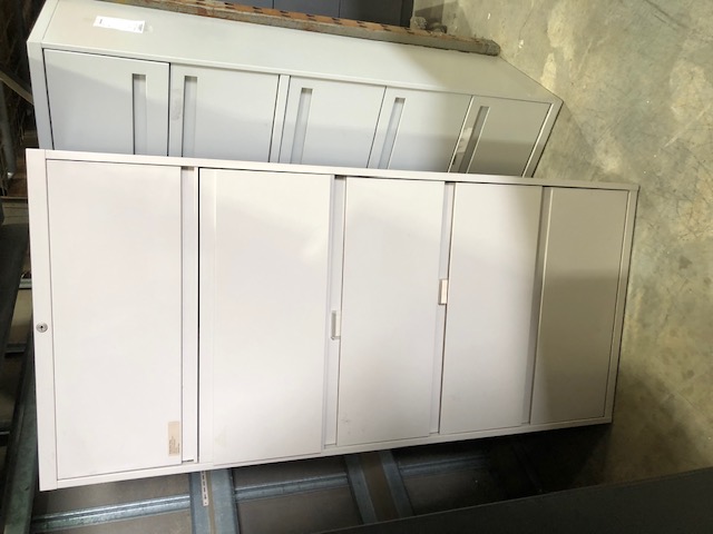 Beige Steelcase Lateral Filing Cabinet w/ 4 Drawers, Upper Storage, & NO KEY (305779)