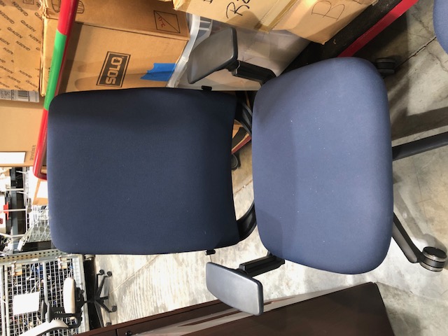 Dark Blue Steelcase AMIA Office Chair with Adjustable Height, Backrest, and Armrests (305064)