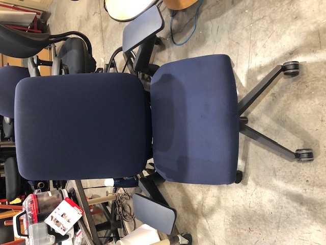 Dark Blue Steelcase Gesture Ergonomic 442 Series Office Chair with Adjustable Height, Backrest, and Armrests (305069)