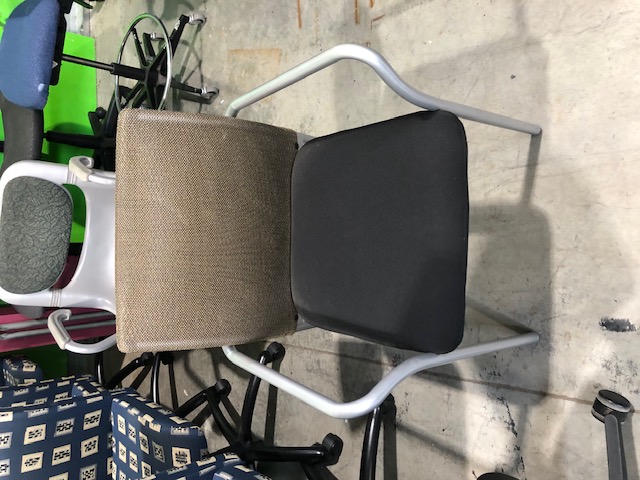 Steelcase cushioned brown and black chair (396398)