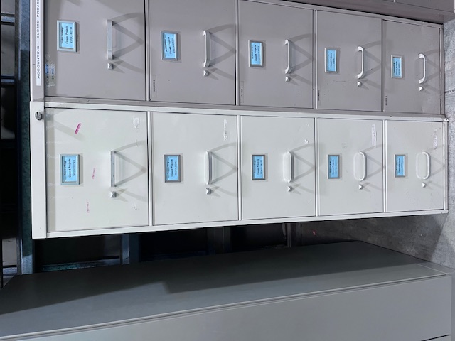Beige Filing Cabinet w/ 5 Drawers (305450)