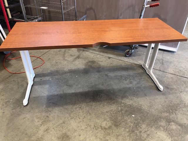 Wood Print Laminate Table w/ White Metal Legs and Space For Cable Management (304982)