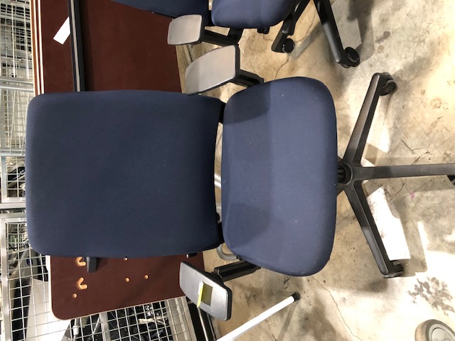 Dark Blue Steelcase AMIA Office Chair with Adjustable Height, Backrest, and Armrests (305061)