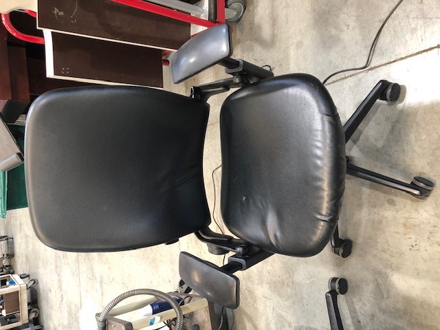 Steelcase Black Faux Leather Office Chair with Adjustable Height, Backrest, Seat, and Armrests. Small Damage on Seat (304503)