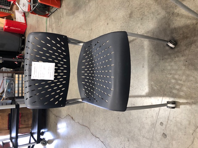 Izzy Plastic Chair w/ wheels (305467)