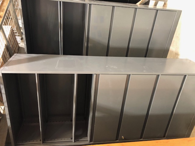 Grey steelcase cabinet with keys and 4 drawers (306795)