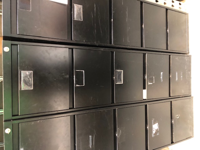 Black steelcase filing cabinet with 5 drawers and key (306432)